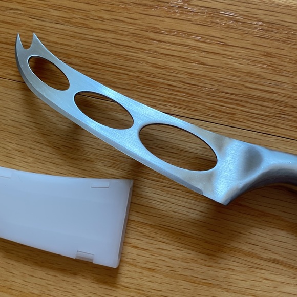 The Pampered Chef Satin handle cheese knife with cover - Picture 3 of 6